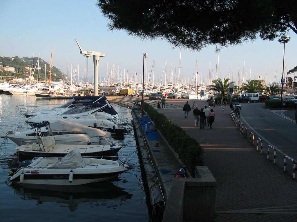 Porto di Rapallo by frabbo