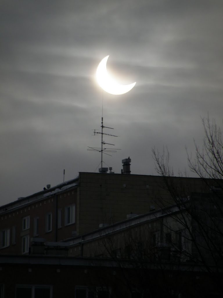 Sun eclipse, 4.01.2011 by Hiup (Hubert)