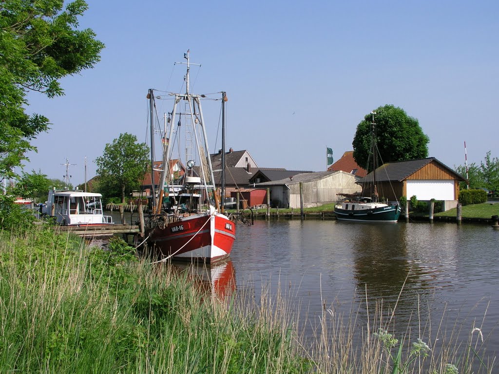 Vareler Hafen by Peter Roder