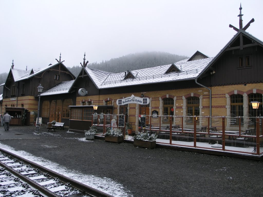 FOTOGALERIE ROLF ZIMS: 2009 Deutschland, Sachsen, Erzgebirge, Zittauer Schmalspurbahn, Bahnstation Oybin by Fotogalerie-Rolf-Zim…