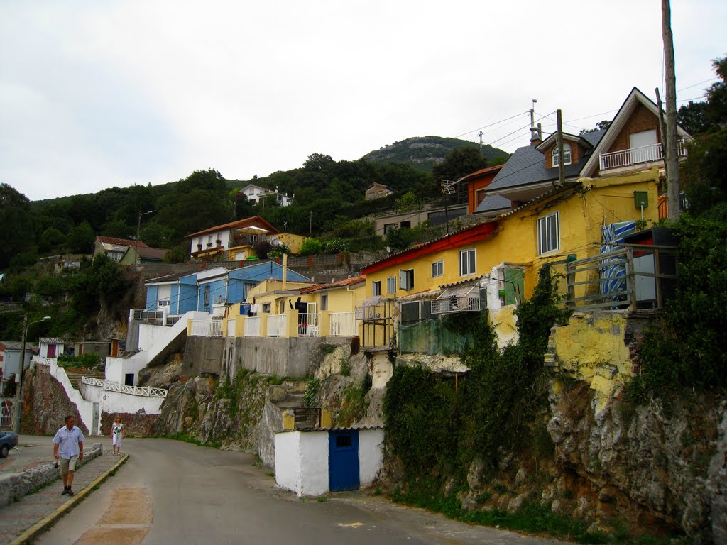 Calle del Monte, Santoña, 2009. by 62 luisleon