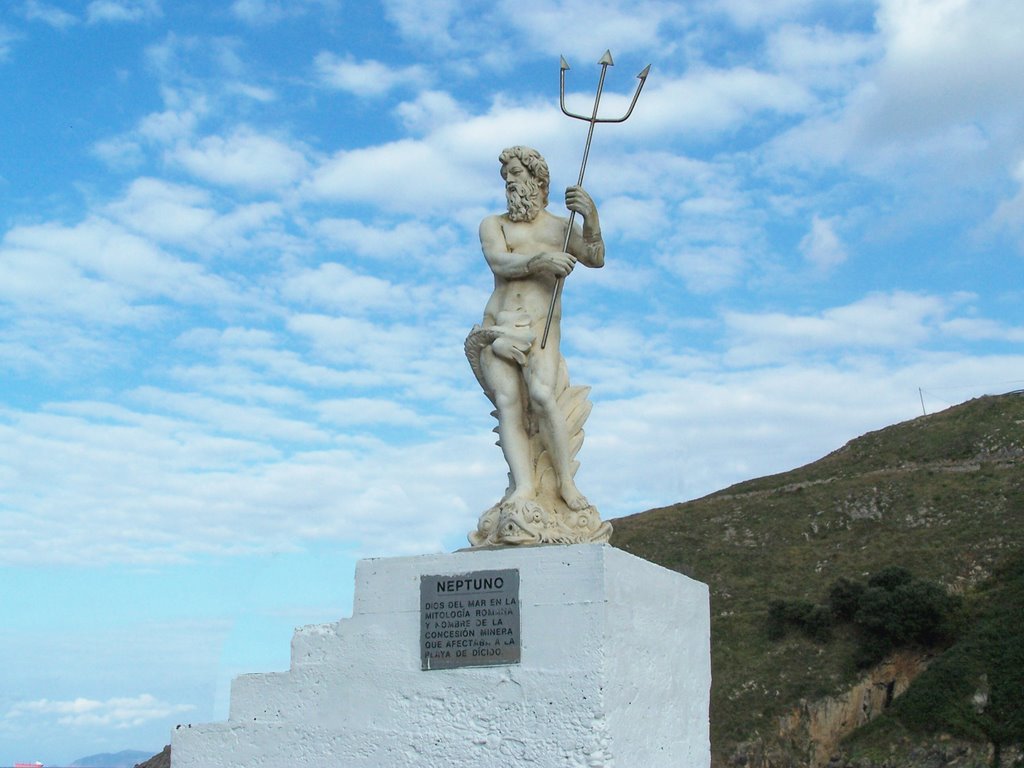 Neptuno en Mioño by Carlos Carreño