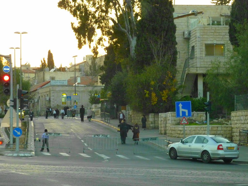 Road closure on Shabat by Mujaddara