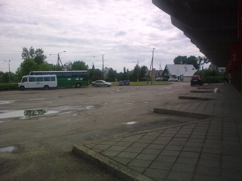 Kuressaare bussijaam by Toomas Saral