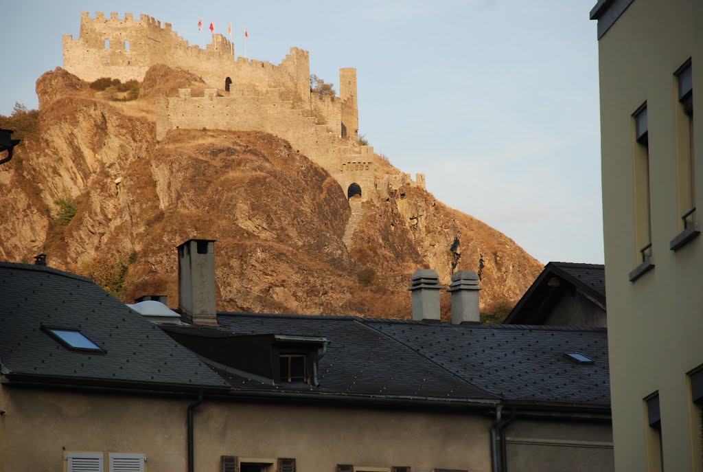 Sion - Tourbillon au-dessus des toits - Valais-Suisse by campiana