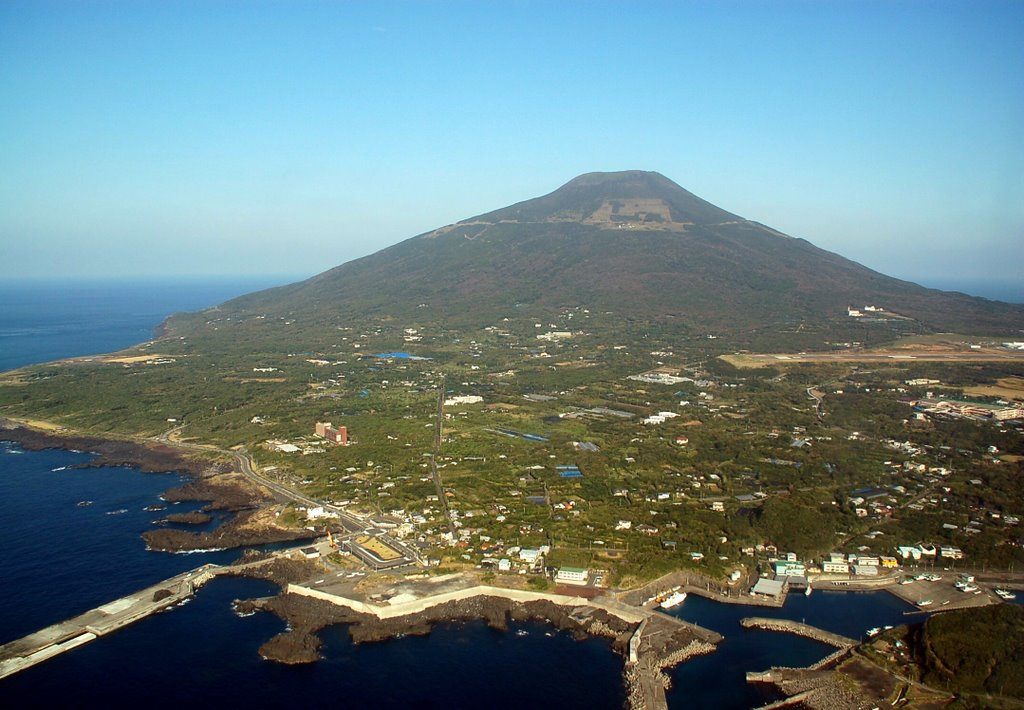 Aerial View of Hachijo-Fuji by mharada