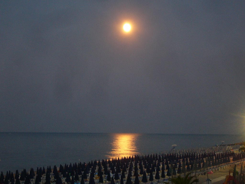 Marcelli: la spiaggia di notte - the beach by night by gggolf