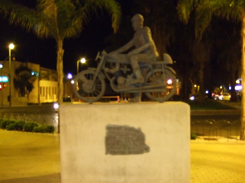 Denia (Motorista) by Alejandro Luis Carre…