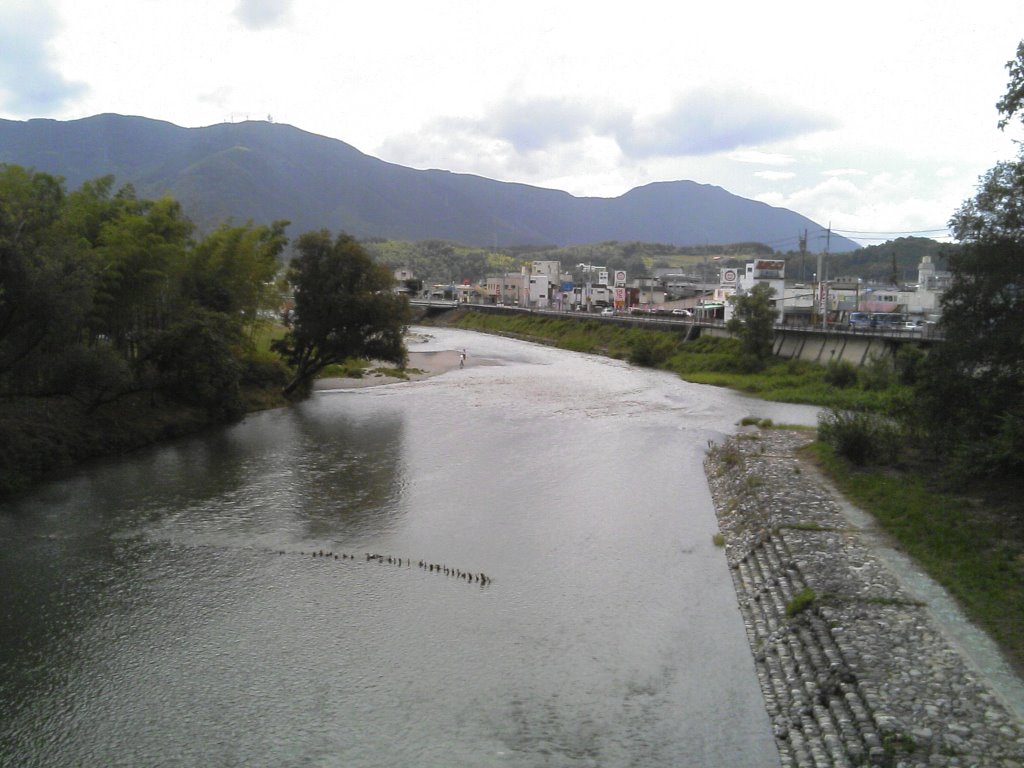 内子町・小田川沿いの町並み by Aaron Madlon-Kay