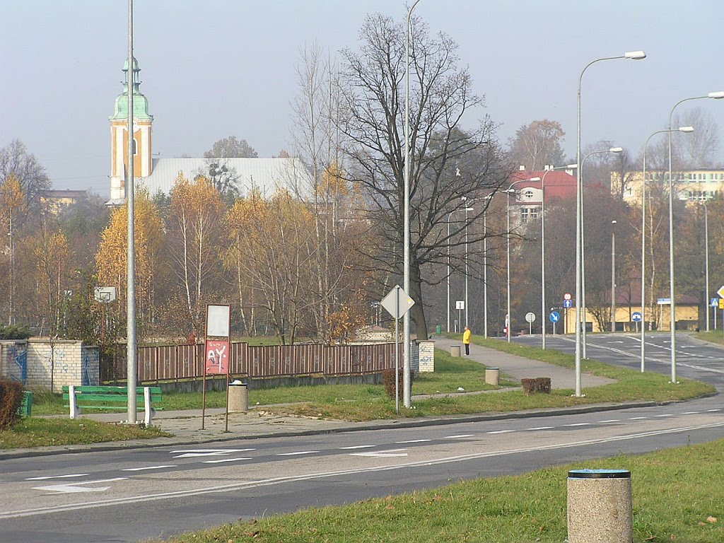 Ul. Warszawska, w tle kościół św. Katarzyny w jesiennym słońcu by Mikan76