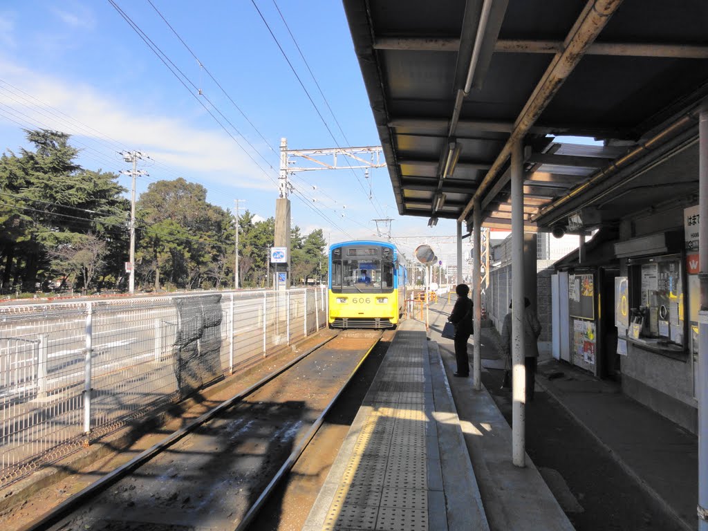 阪堺電車。「浜寺駅前」駅。 by bbmaru