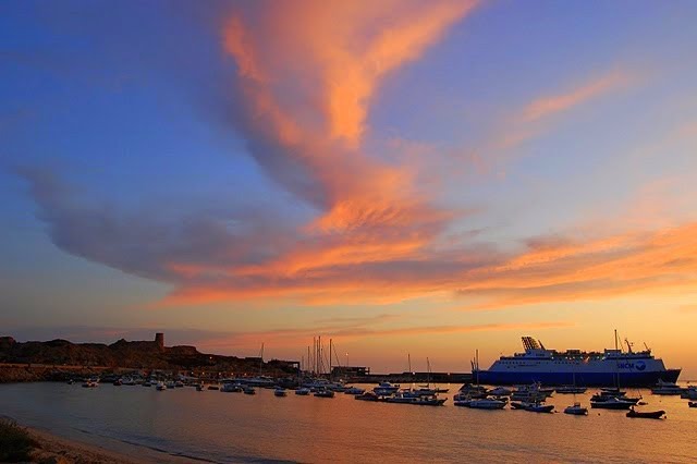 L'ILE ROUSSE, à l'aube by ANNIE PLASSE