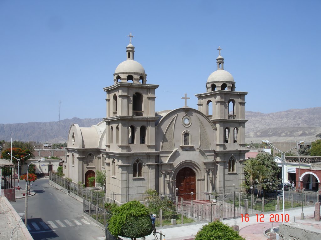 Iglesia San Cristobal, plaza de armas de Palpa by mj_olivera