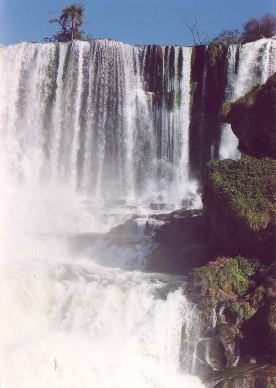 Cataratas del Iguazu. Salto San Martin by Pablo Milosevitsch