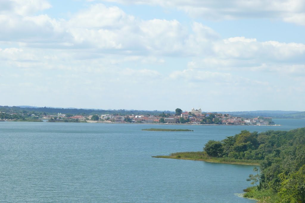 Vista de Flores desde Petencito by Edynilson D'Leòn