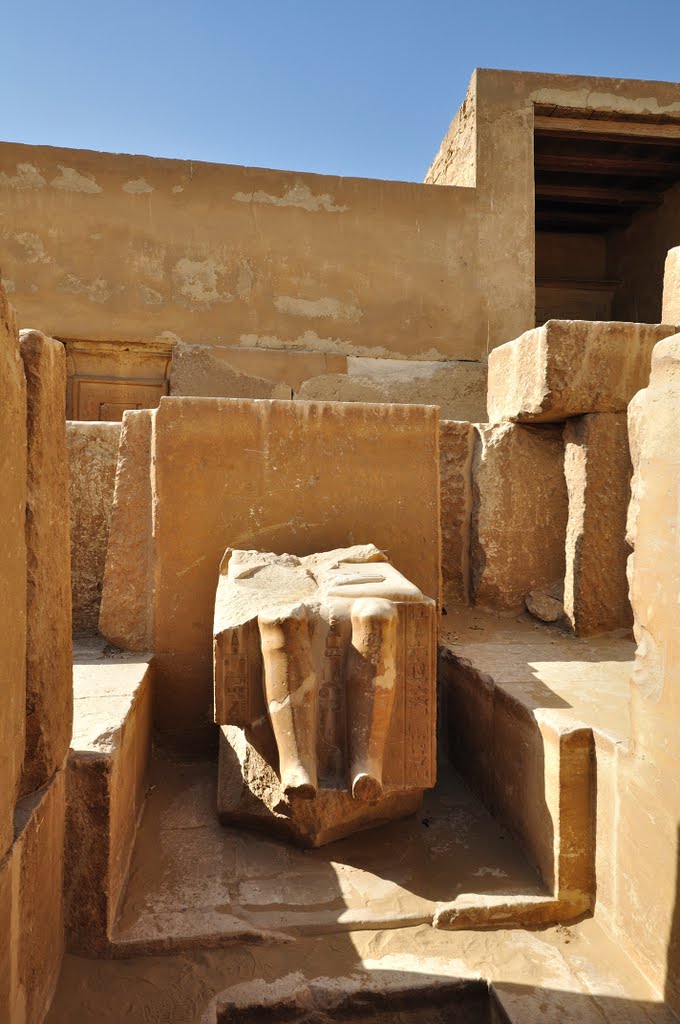 Broken statue at the mastaba tomb of Kagemni by maiermo