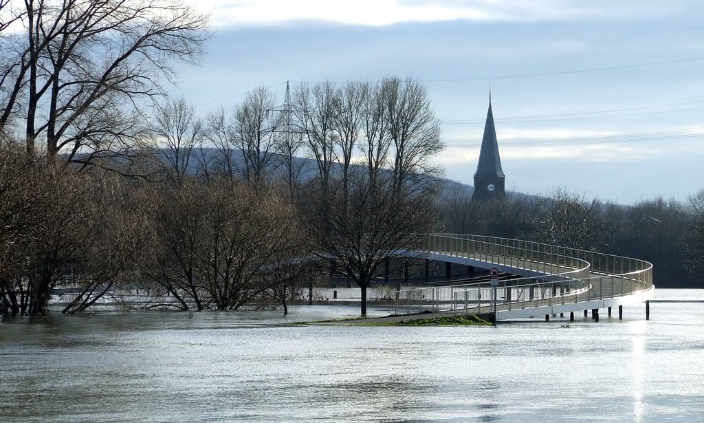 Weserhochwasser 2011 - Kussbrücke in Rehme by Andreas Edler