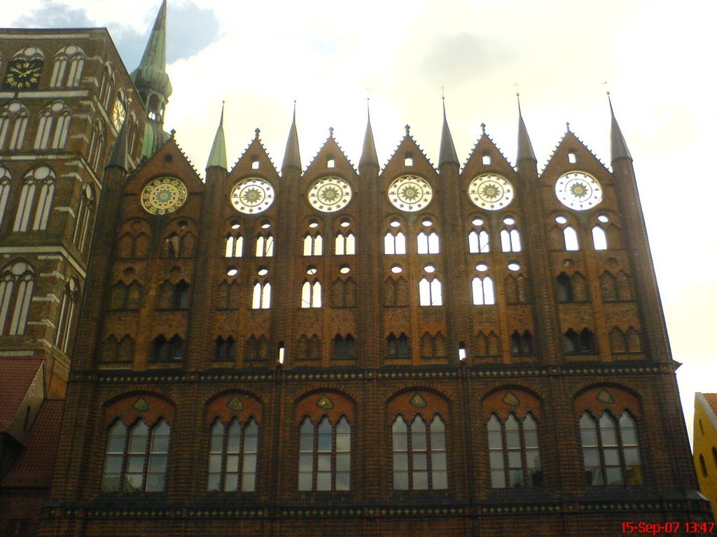 Stralsunder Rathaus und Nikolaikirche am 15.09.2007 by Daniel Schütt