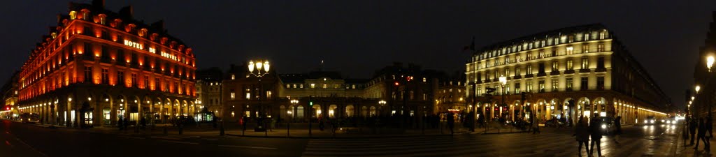 Visão noturna da panorâmica na imediação do Museu de Louvre - Paris - França by Paulo Yuji Takarada