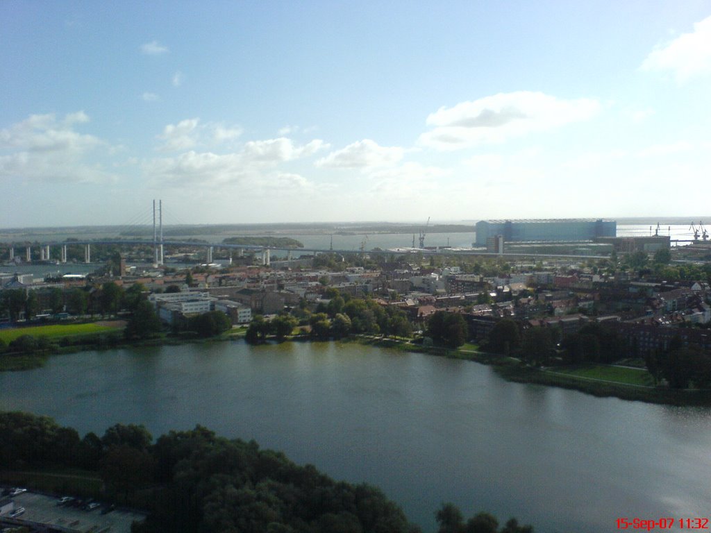 Rügenbrücke und Volkswerft am 15.09.2007 by Daniel Schütt