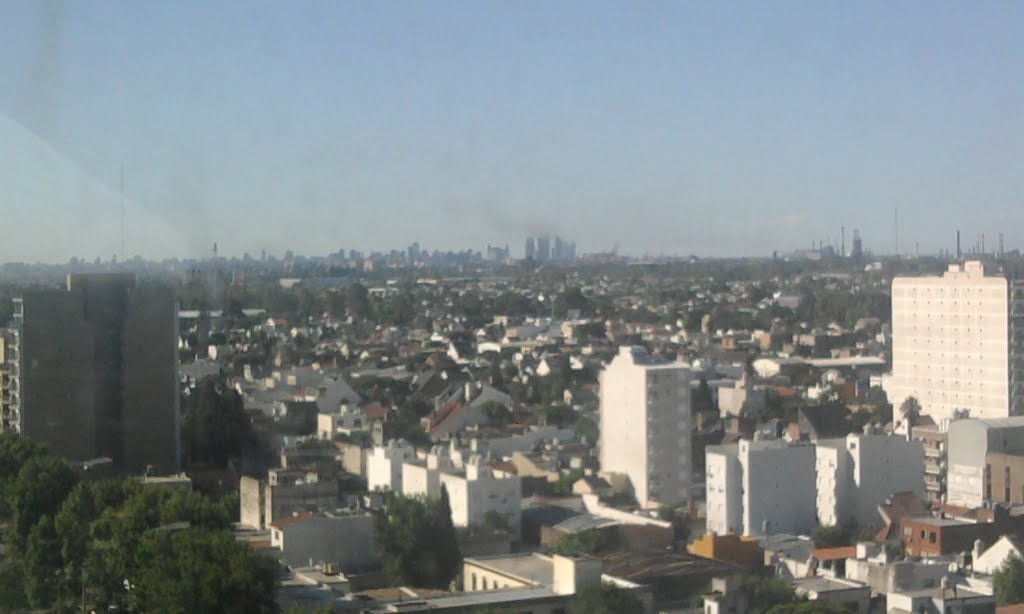 Vista de la Ciudad de Buenos Aires desde Wilde. by gonzett