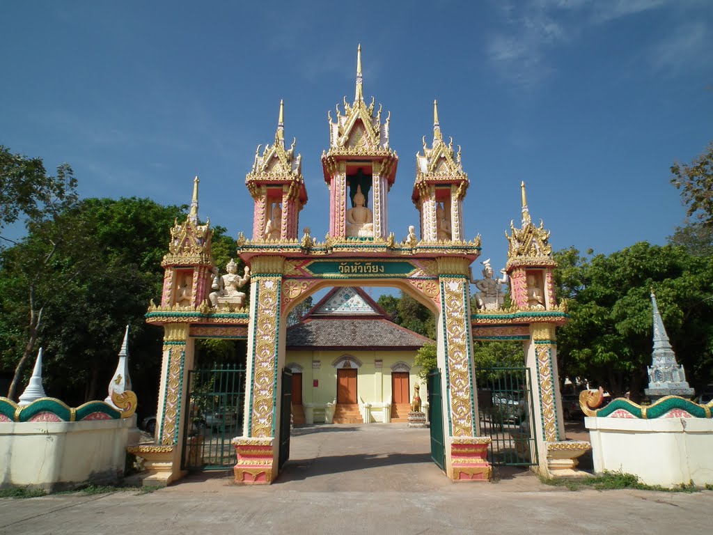 Wat Hua Wiang Gate by pr8ngkiet