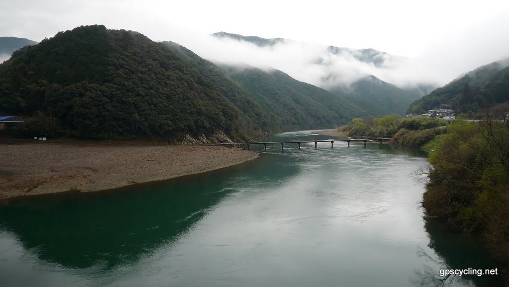 岩間沈下橋 by Yobito KAYANUMA