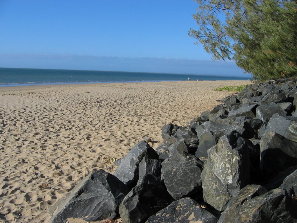 Shelley Beach, Hervey Bay by Martin Zustak