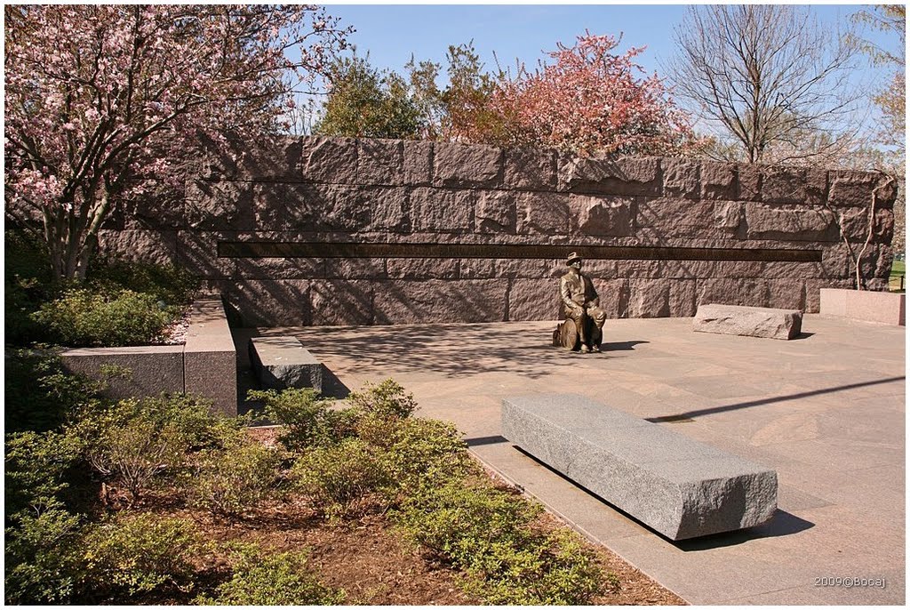 Delano Roosevelt Memorial by Bocaj Nesnaj