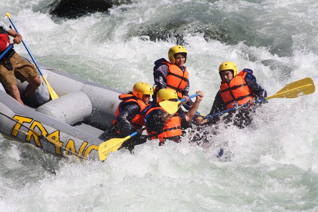 Rafting Río Trancura by Sergio Ercilla