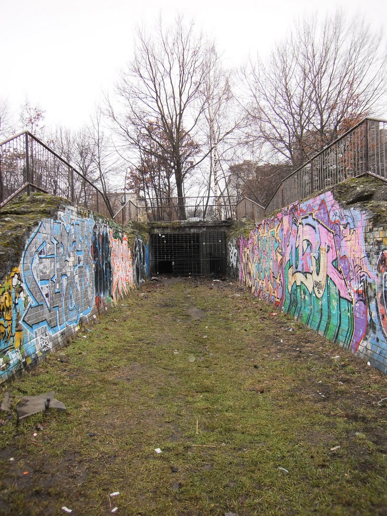 Alter Fußgängertunnel im Görlitzer Park 1 by Max Müller