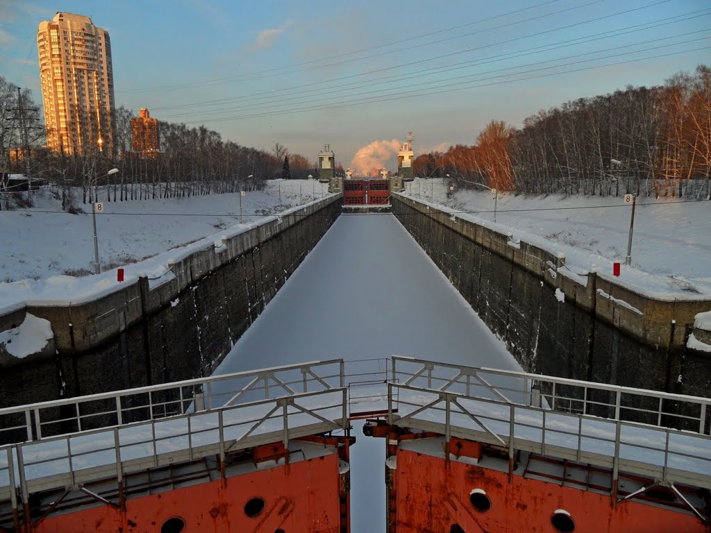 Pokrovskoye-Streshnevo District, Moscow, Russia by Lexx001