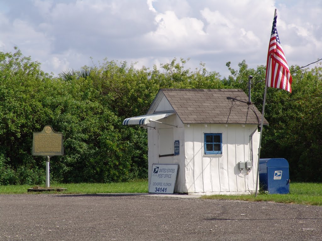 Smallest post office in USA, Ochopee (10-31-2010) by Ken Badgley