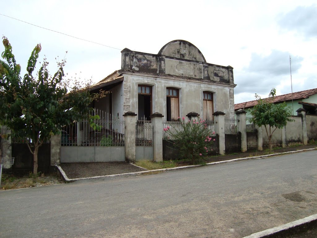 CASARÃO ANTIGO,SERRA DA SAUDADE. by altoabaete