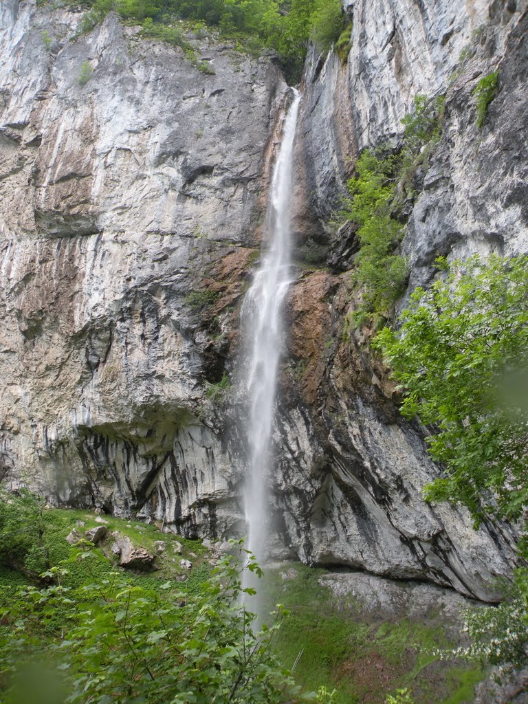 Vanturatoarea Waterfall - Cerna Mountains by Muntean Ioan