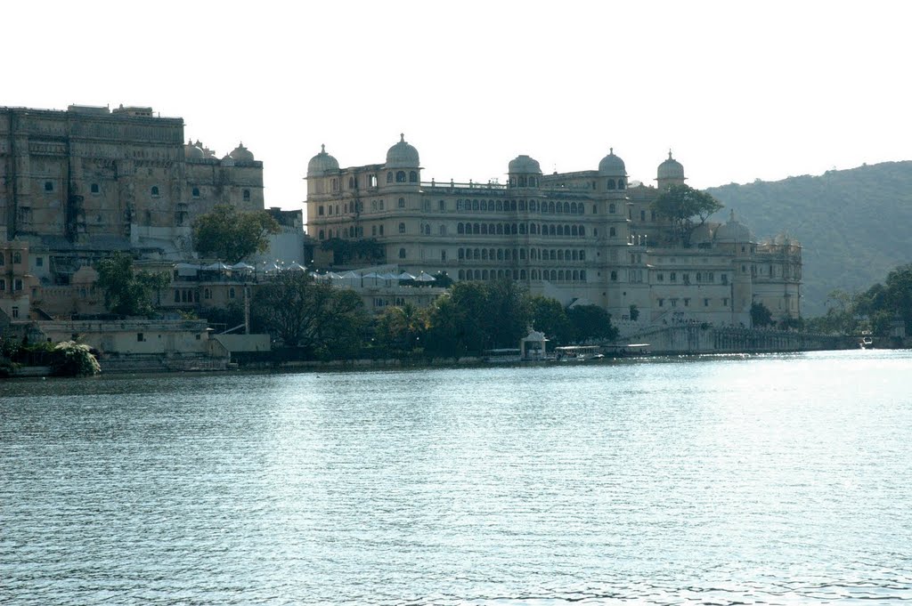 Udaipur City palace across lake Pichola by Dario Agalbato