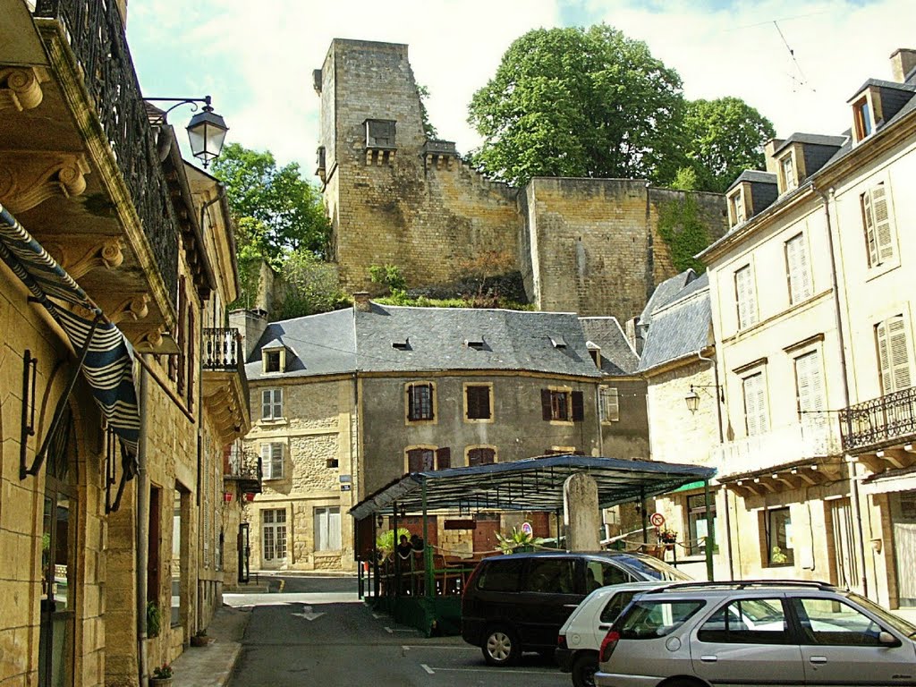 Montignac - La tour du château by epaulard59