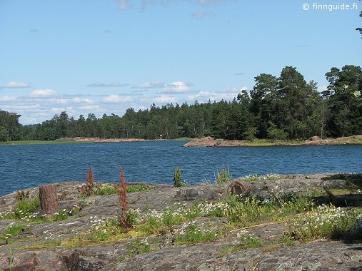 Small island - Suomenoja bay by www.finnguide.fi