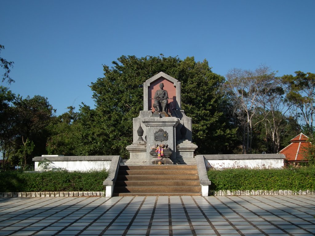 Phra Thep Wongsa Monument by pr8ngkiet