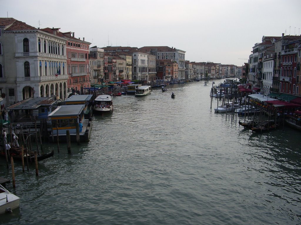 El canal desde Rialto by Santi Garcia