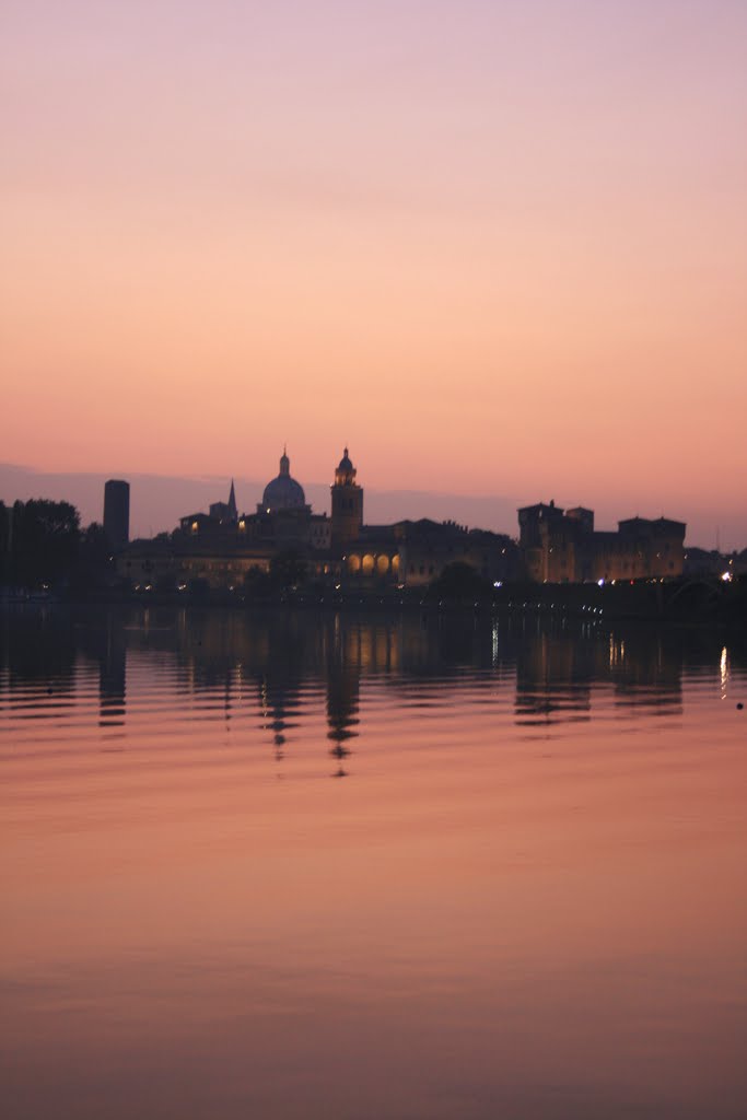 Lago Inferiore: pink sunset by luciano mantovani