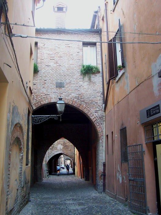 Ferrara - Via delle Volte by egfa72