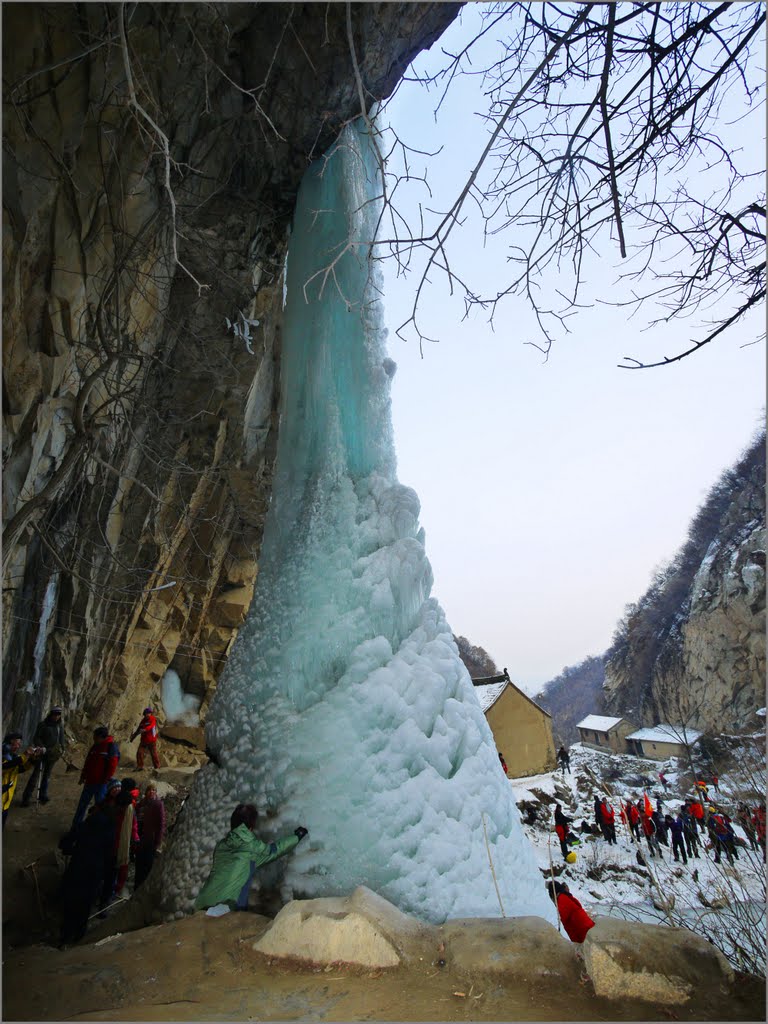 抱龙峪，柱水，冬季的冰瀑（2011年1月） by go2photo