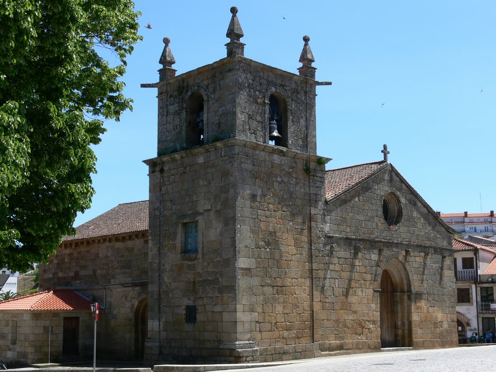 Vallée du Douro - Eglise São João d'Armamar (Portugal) by Naru Kenji