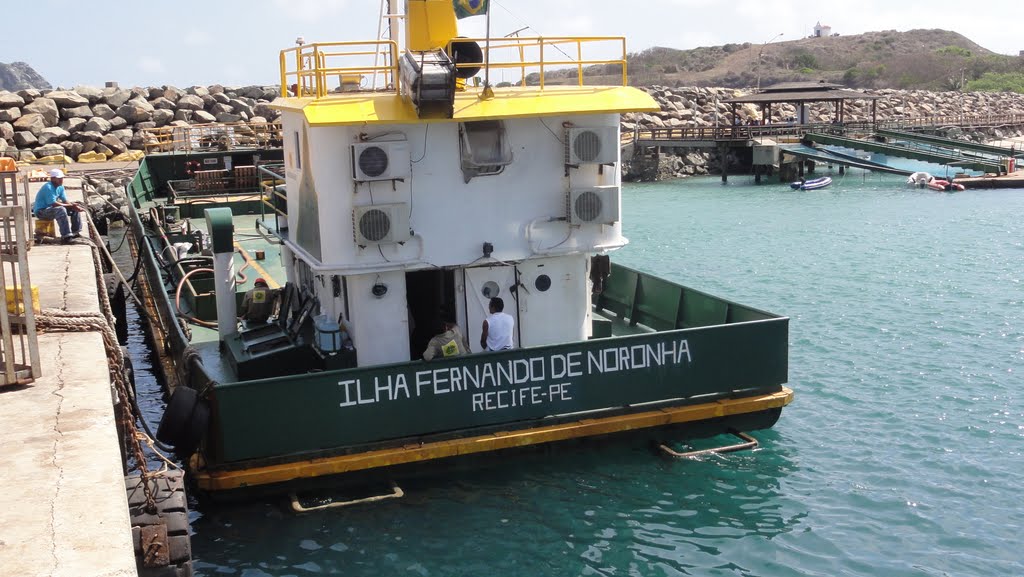 Porto de Fernando de Noronha - PE. by Antônio Carlos de Ol…