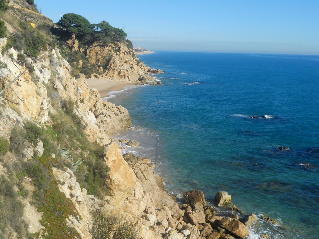 Calella: platja de les Roques by Pedro Salcedo i Vaz