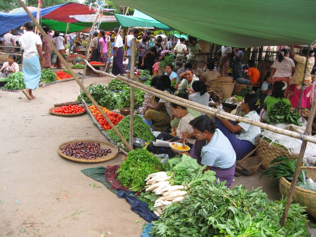 Nyaung Oo market by Anuar T