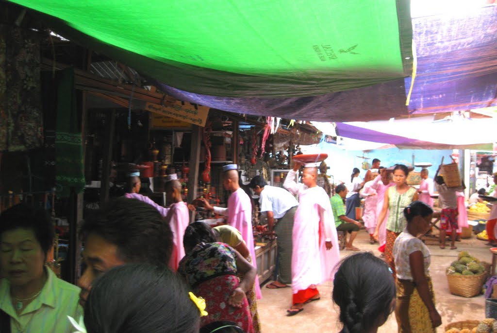 Buddhist nuns on Nyaung Oo market by Anuar T