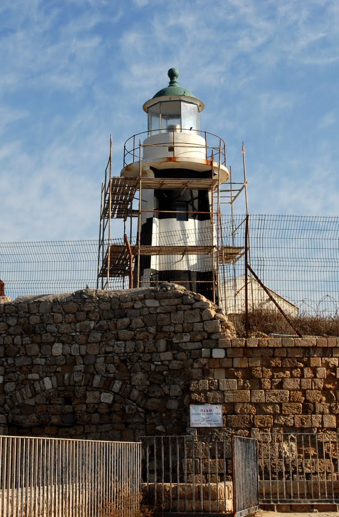 Old lighthouse.... by nadiakushnir