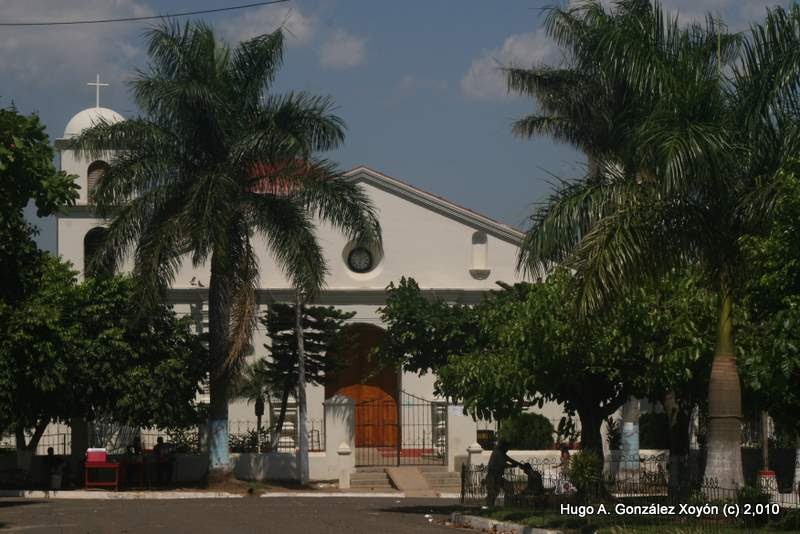 Iglesia parroquial de Nahuizalco, Sonsonate, El Salvador. by Hugo González